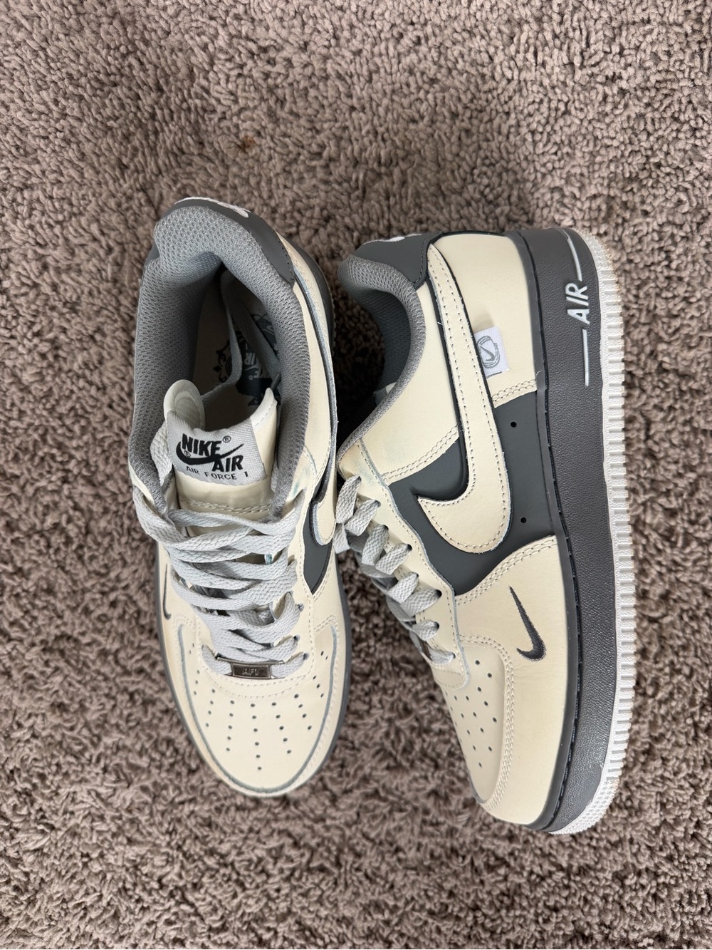 Nike Air Force 1 Low - Cream & Gray